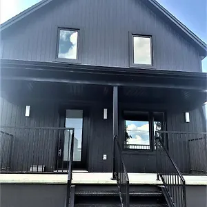 Clifton Hill Luxury Holiday home Niagara Falls