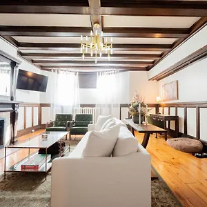Historical In - The Lilibeth Appartement